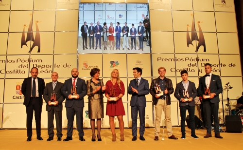 Los deportistas premiados posan durante los Premios Pódium 2015